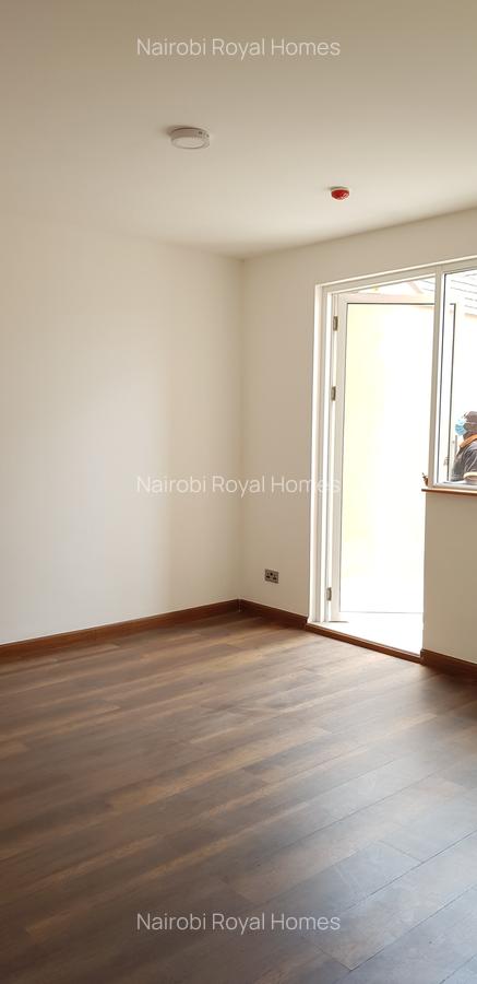 5 Bed Townhouse with En Suite at Lavington Road - 9