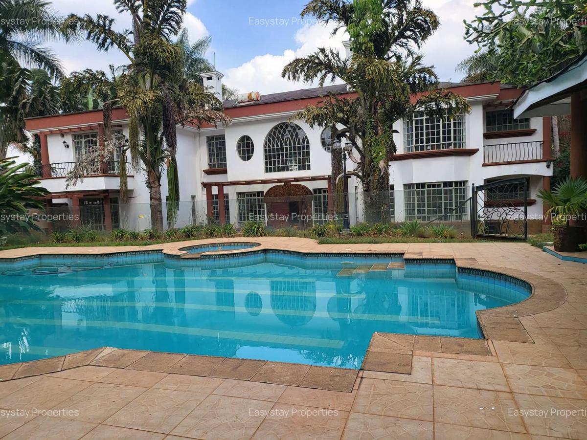 6 Bed House with En Suite in Nyari - 1