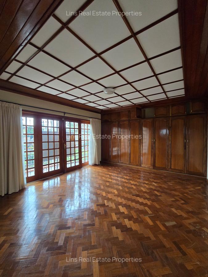 6 Bed House with En Suite in Runda - 12