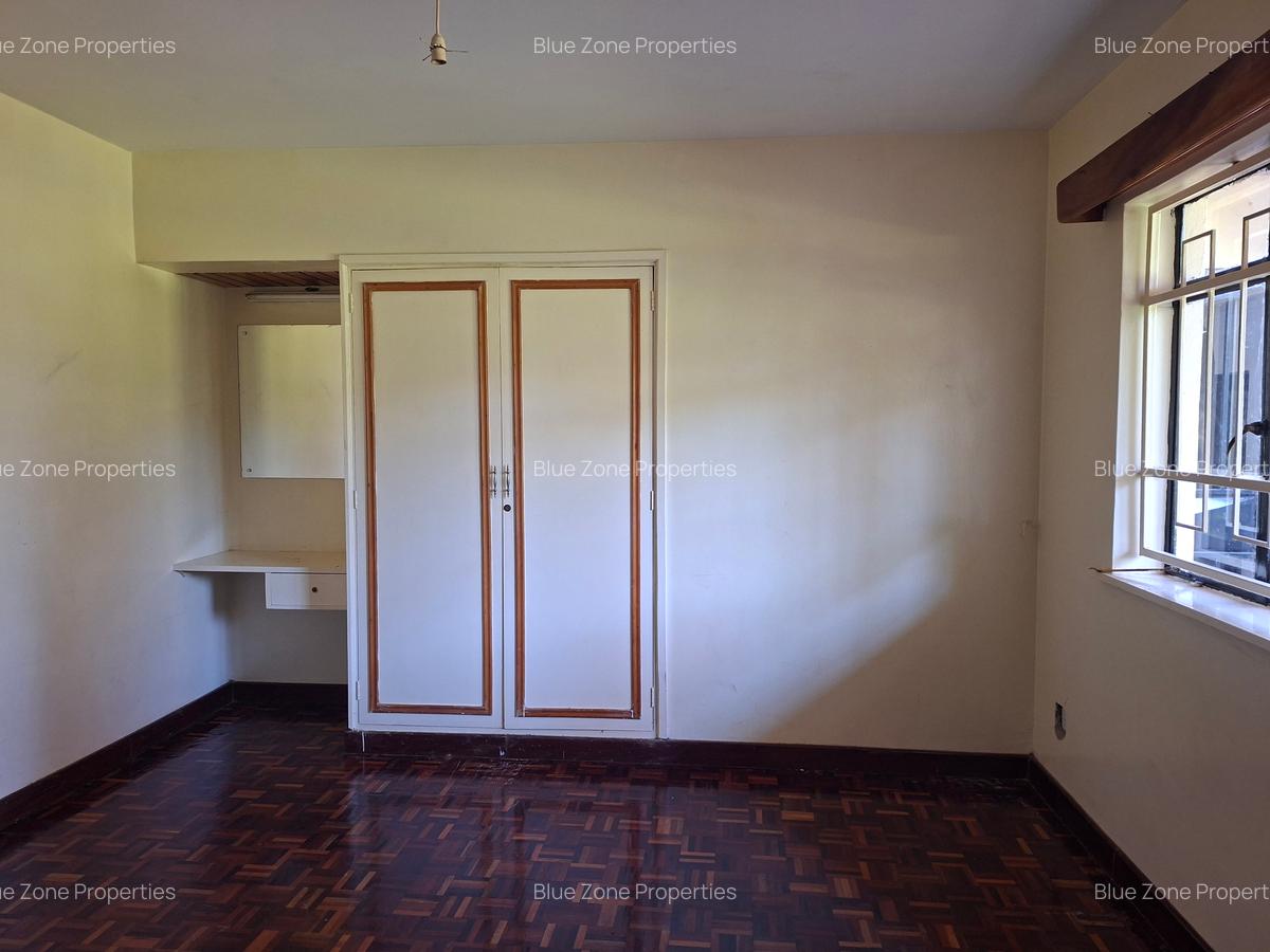 4 Bed House with En Suite at Off Redhill Dr - 8