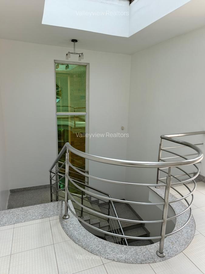 4 Bed Townhouse with En Suite at Riverside - 16
