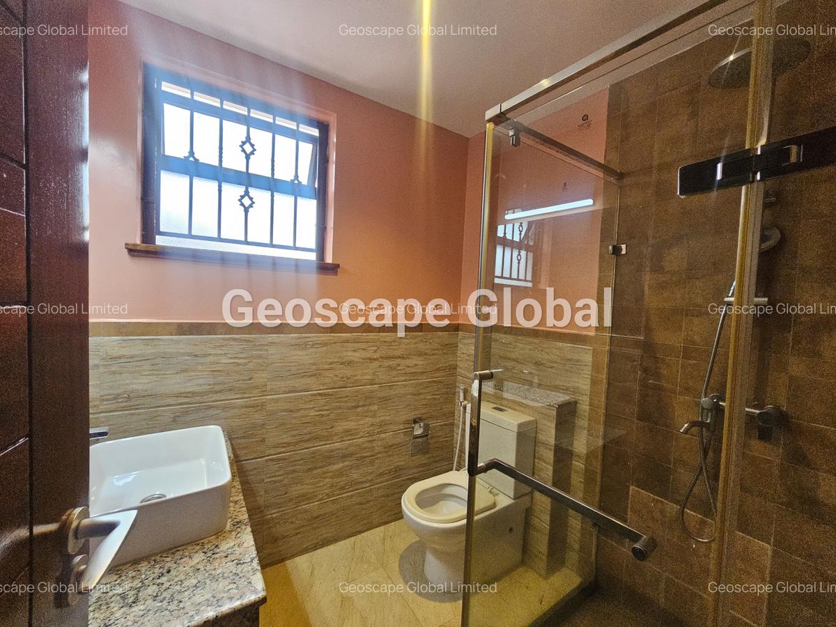 5 Bed Townhouse with En Suite in Lavington - 3