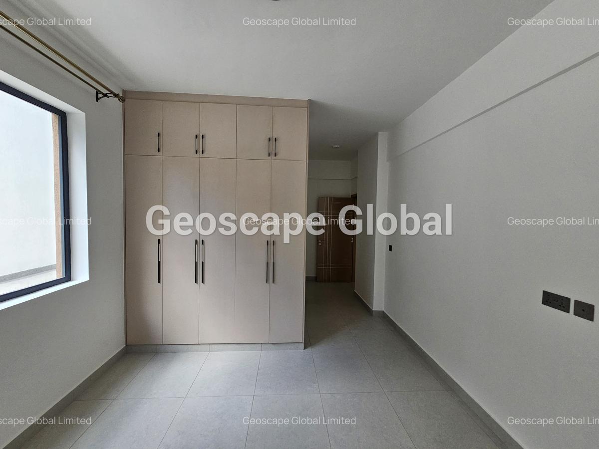 3 Bed Apartment with En Suite in Brookside - 5