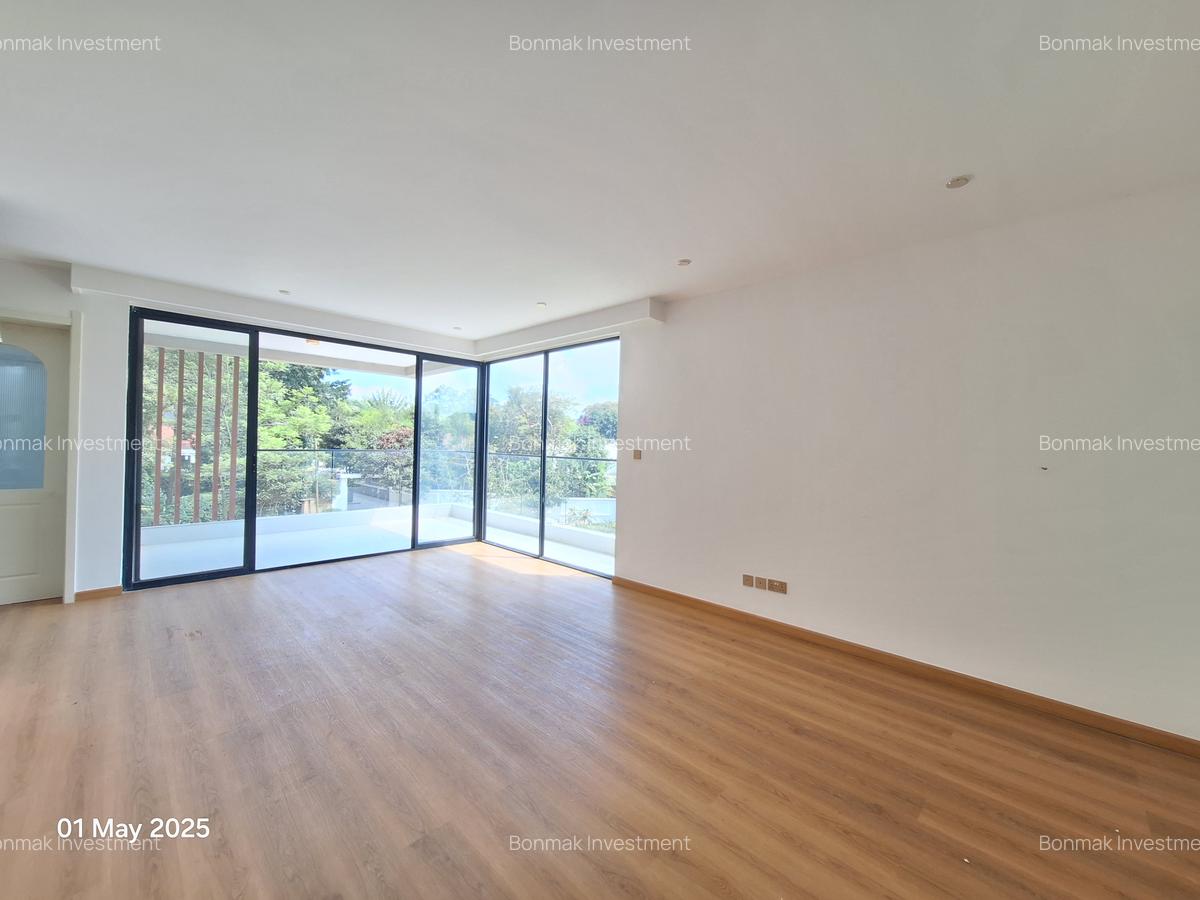 5 Bed Townhouse with En Suite at Lavington Green - 7