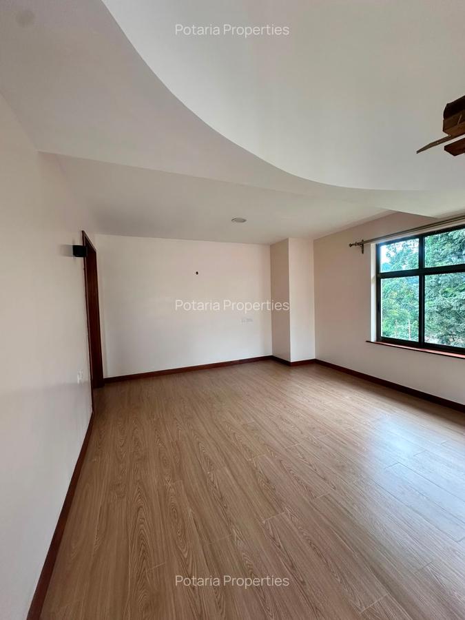 4 Bed House with En Suite in Rosslyn - 9