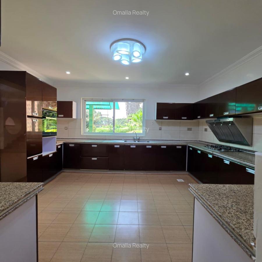 4 Bed House with En Suite in Riverside - 7