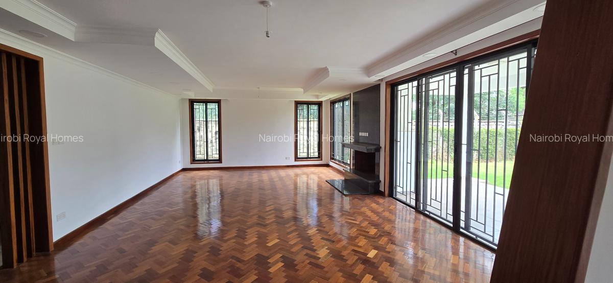 6 Bed Townhouse with En Suite at Lavington Green - 20