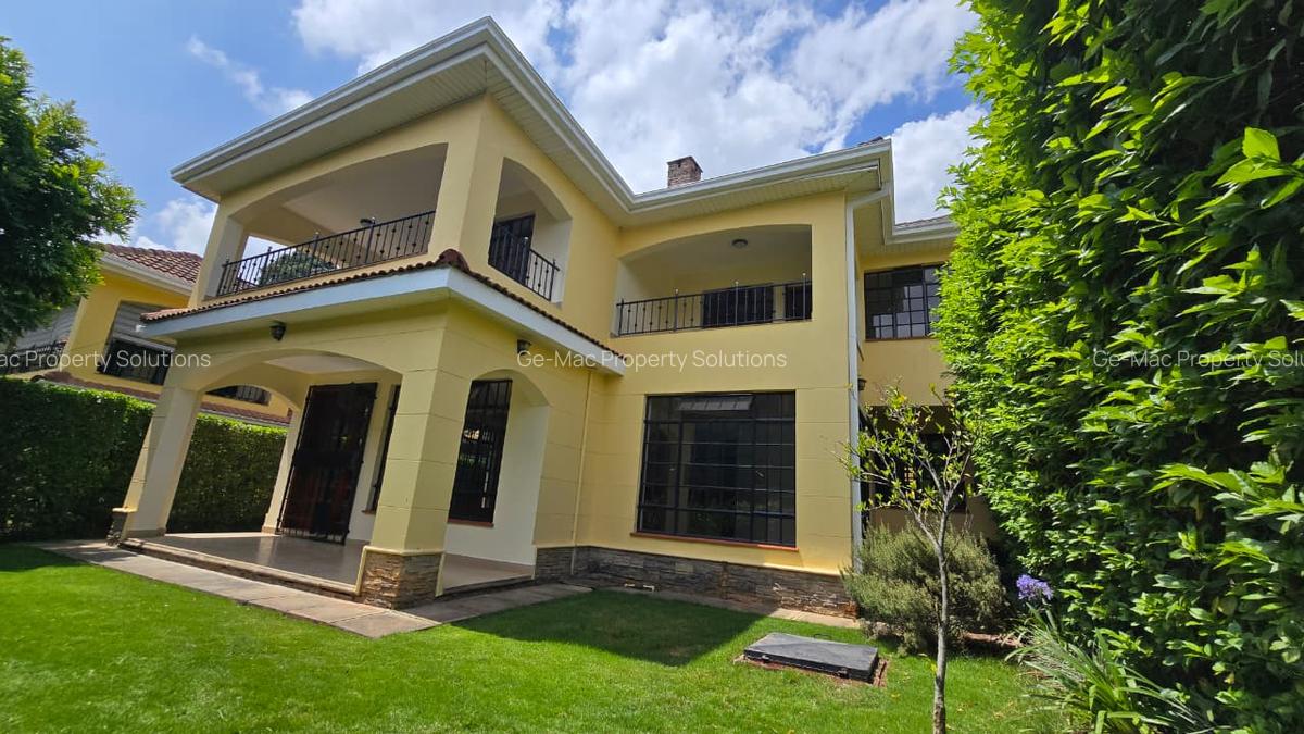4 Bed House with En Suite in Lavington - 2