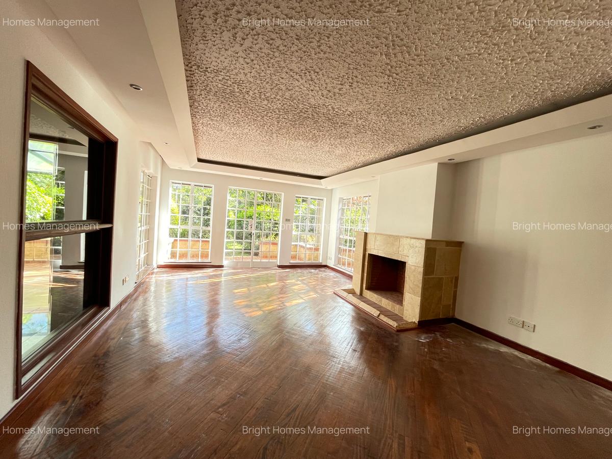 5 Bed Villa with En Suite in Spring Valley - 4