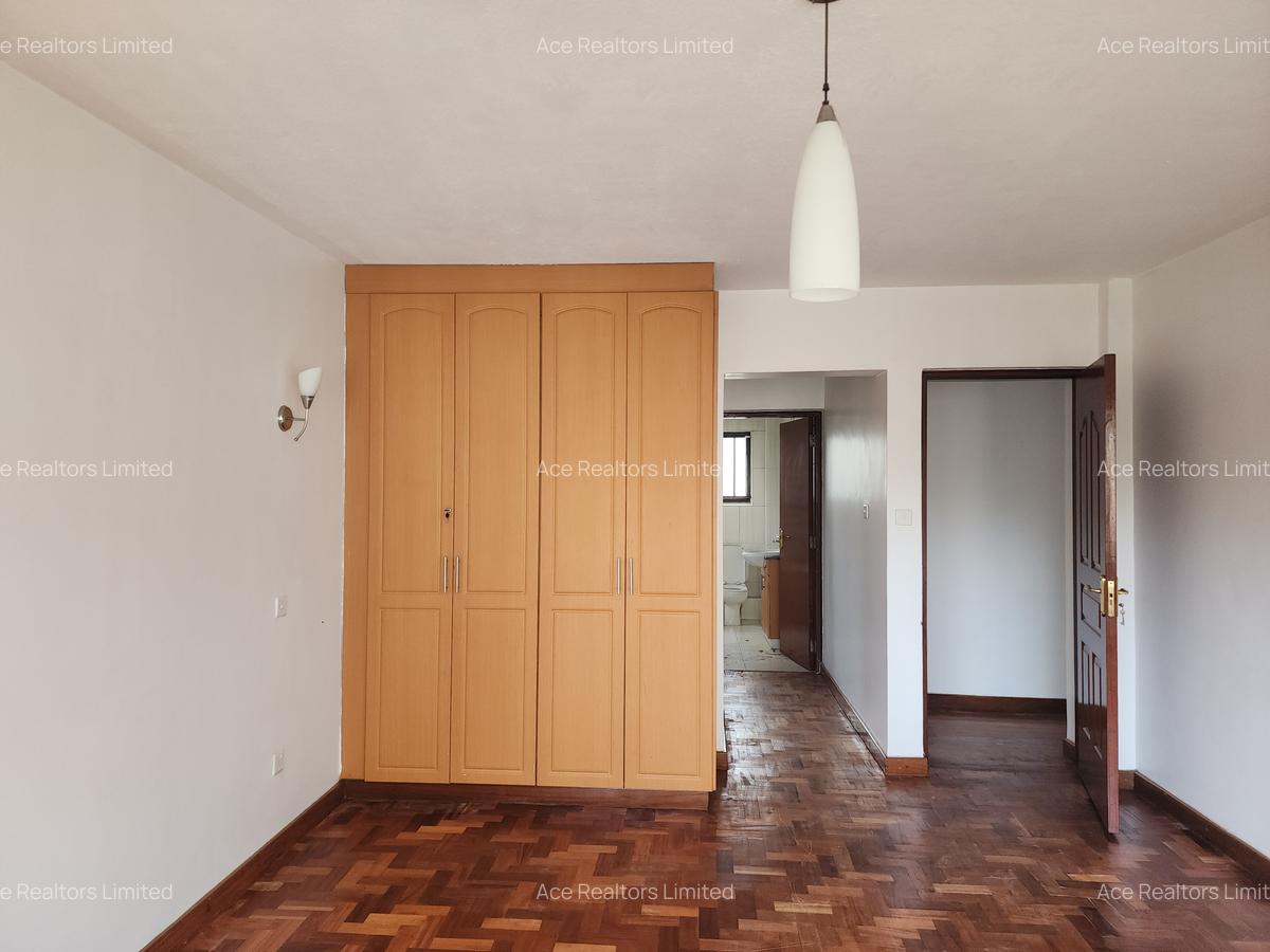 3 Bed Apartment with En Suite at Hatheru Road - 13
