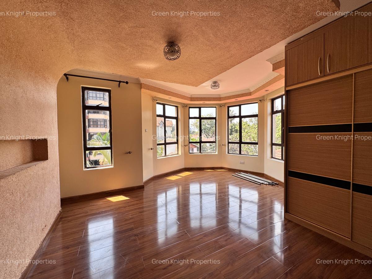 Serviced 3 Bed Apartment with En Suite in Kilimani - 10