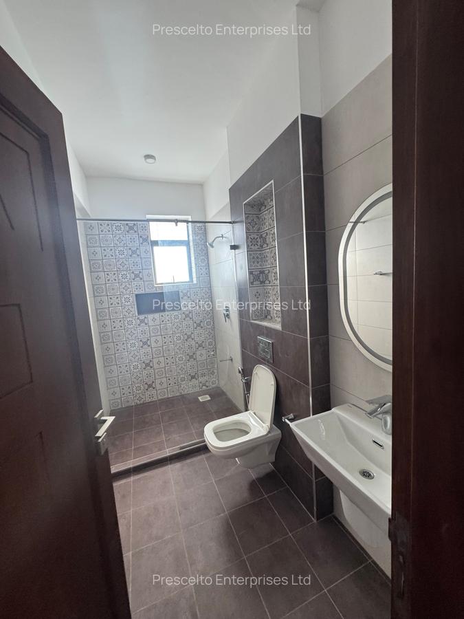 3 Bed Apartment with En Suite at Off Links Road - 11