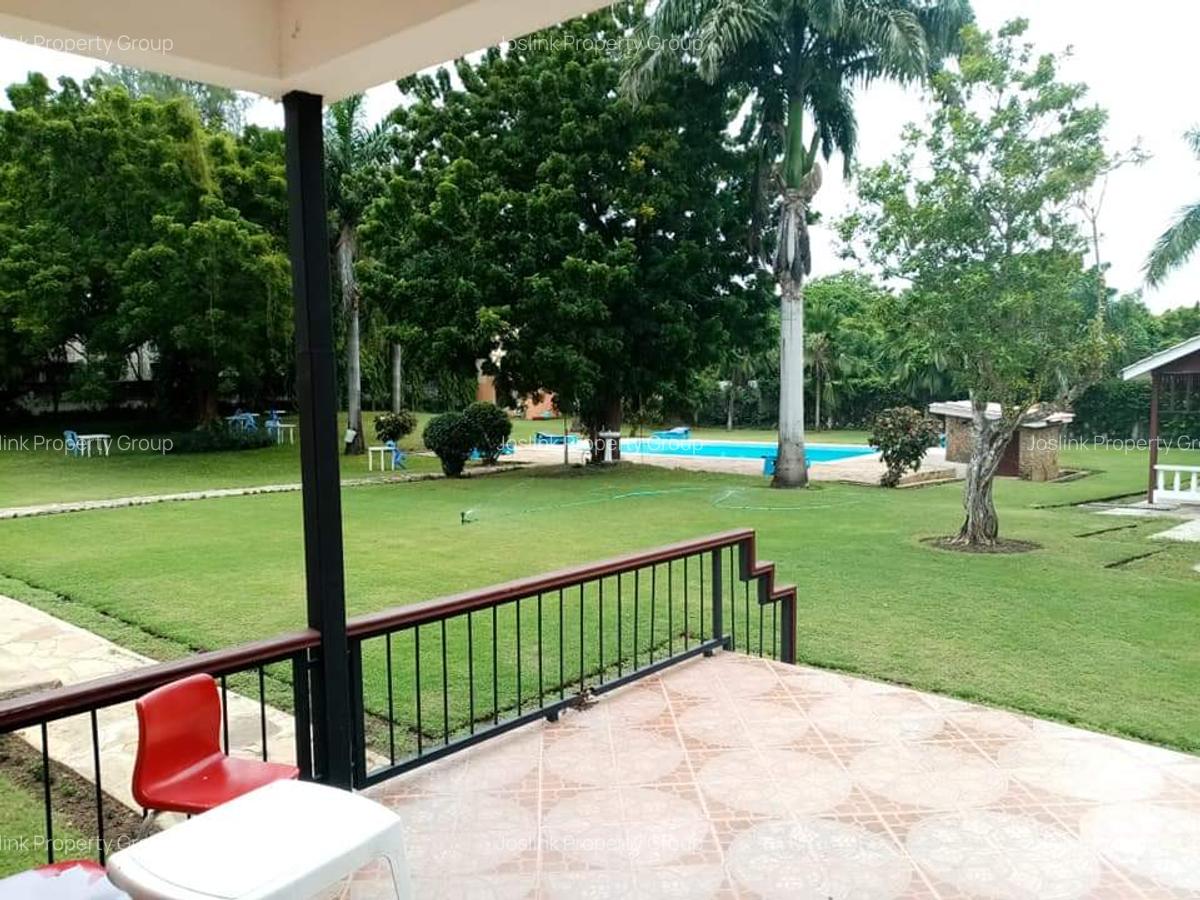 Serviced 3 Bed Apartment with En Suite in Nyali Area - 14