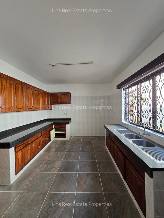 4 Bed Townhouse with En Suite in Kilimani - 4