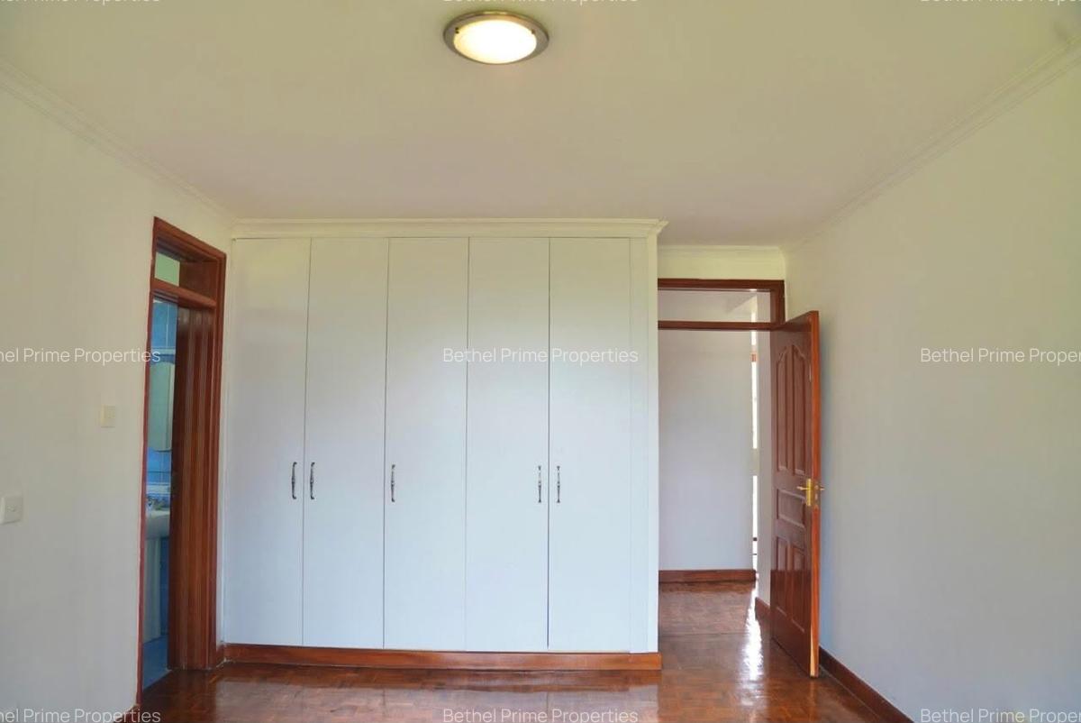4 Bed Townhouse with En Suite in Rosslyn - 16