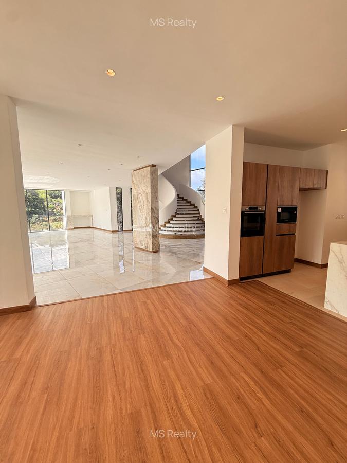 5 Bed House with En Suite in Nyari - 2