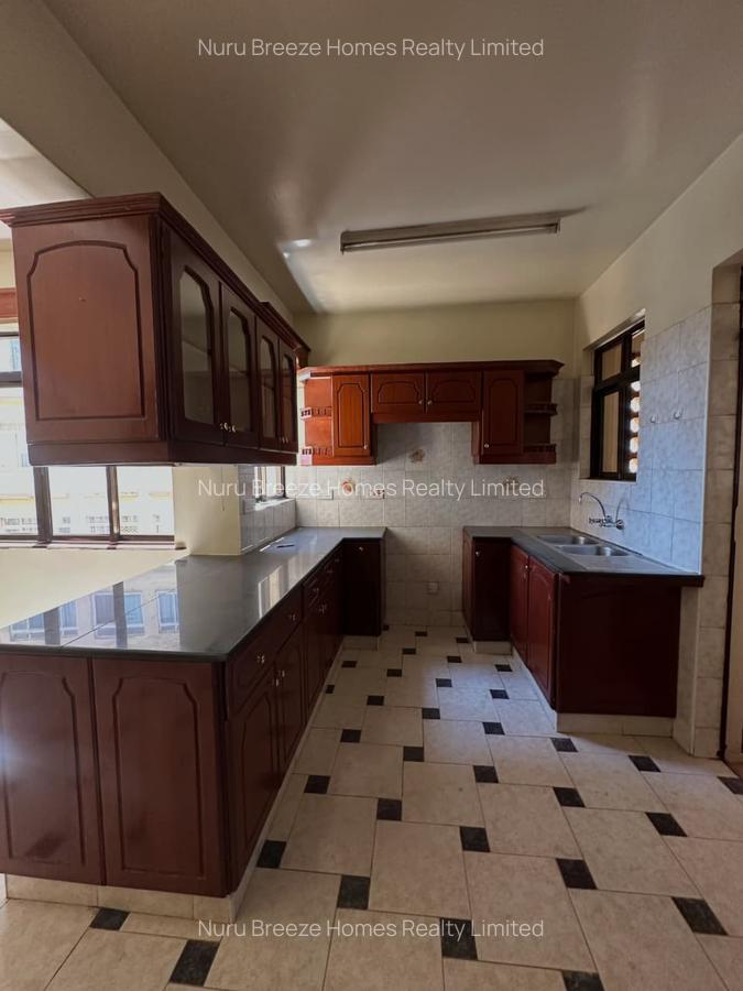 3 Bed Apartment with En Suite in Brookside - 3