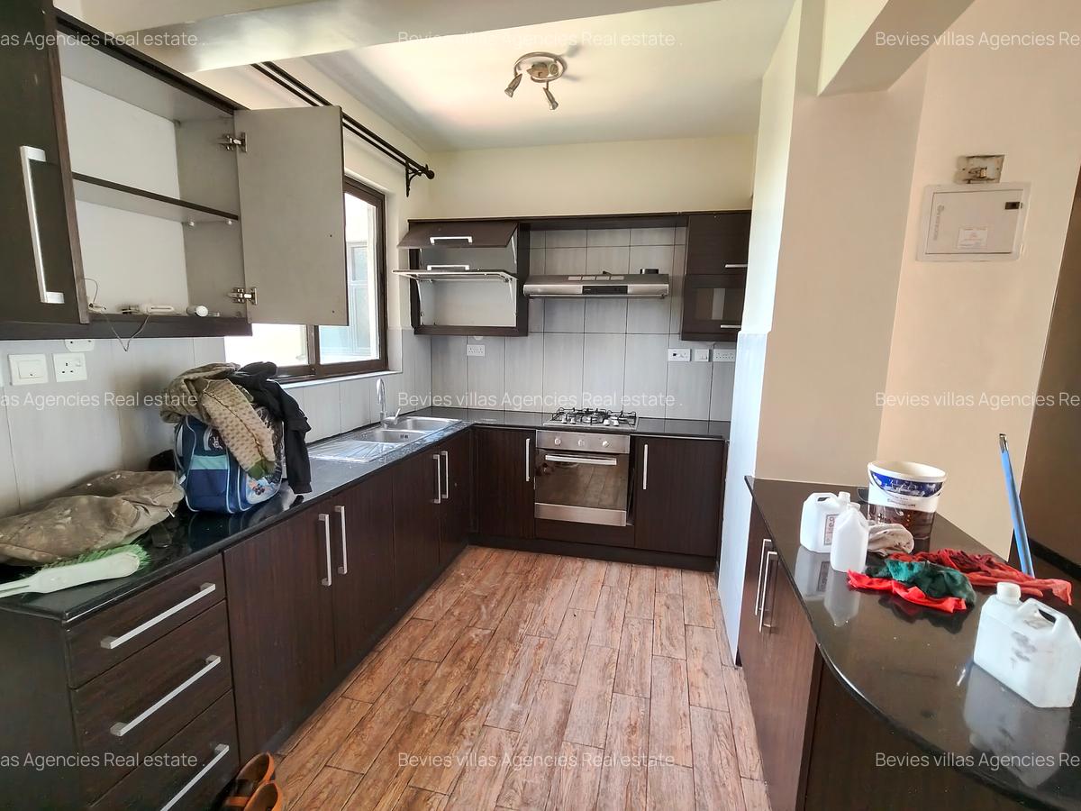 3 Bed Apartment with En Suite at Parklands - 12