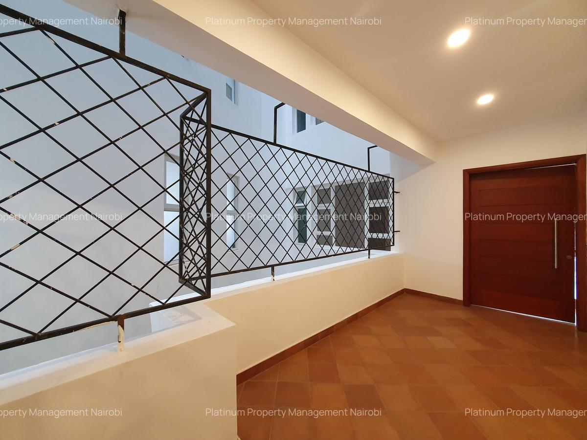 3 Bed Apartment with En Suite at The Colosseum - 17