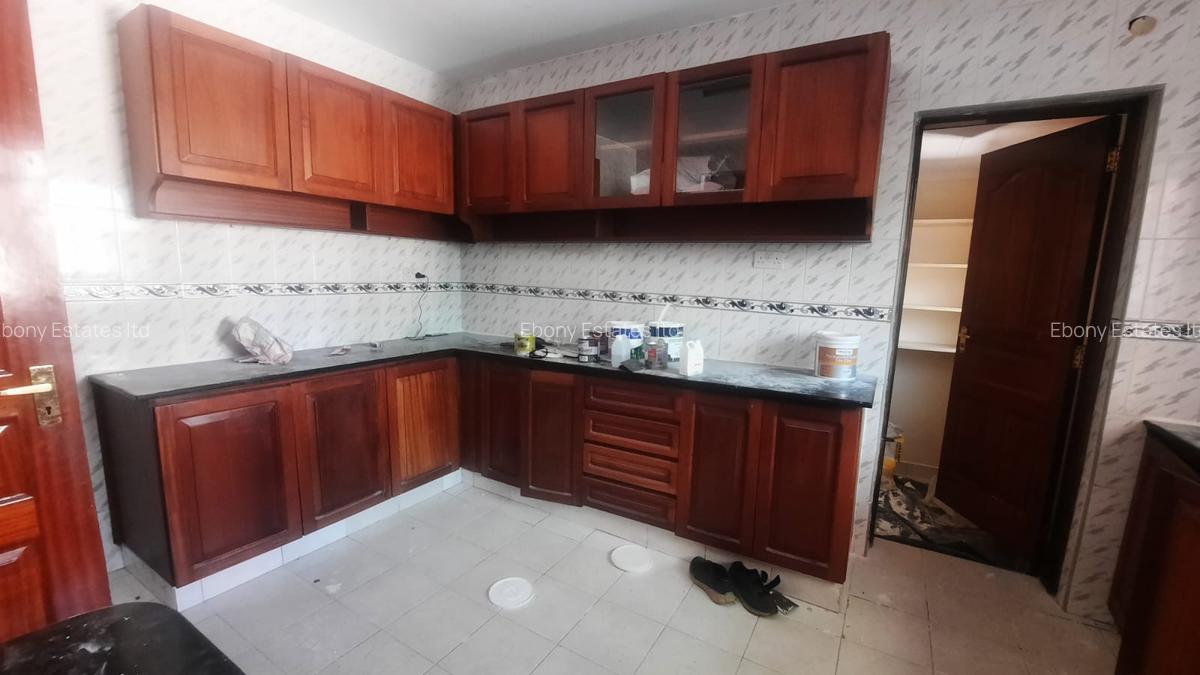 5 Bed Townhouse with En Suite in Lavington - 6