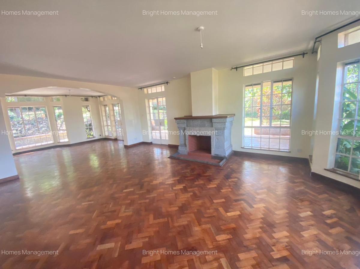 5 Bed Villa with En Suite in Rosslyn - 5