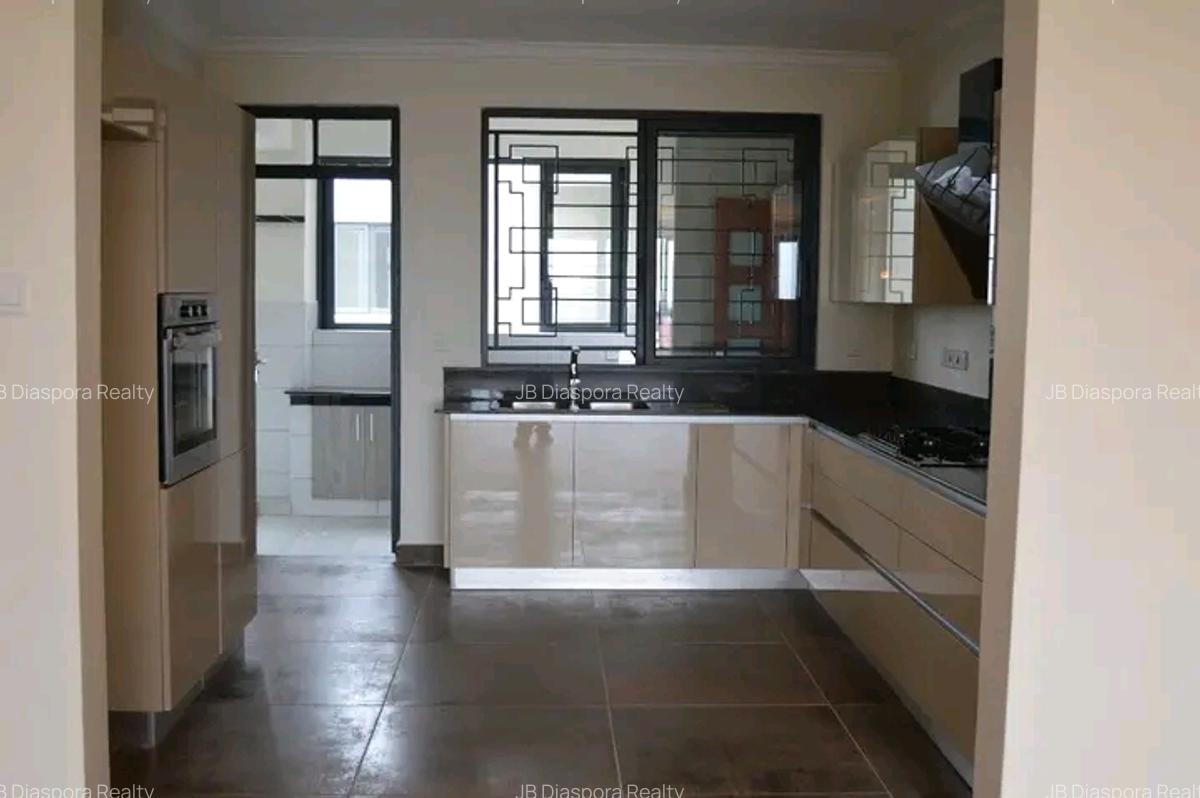 3 Bed Apartment with En Suite at 2Nd Parklands Avenue - 4