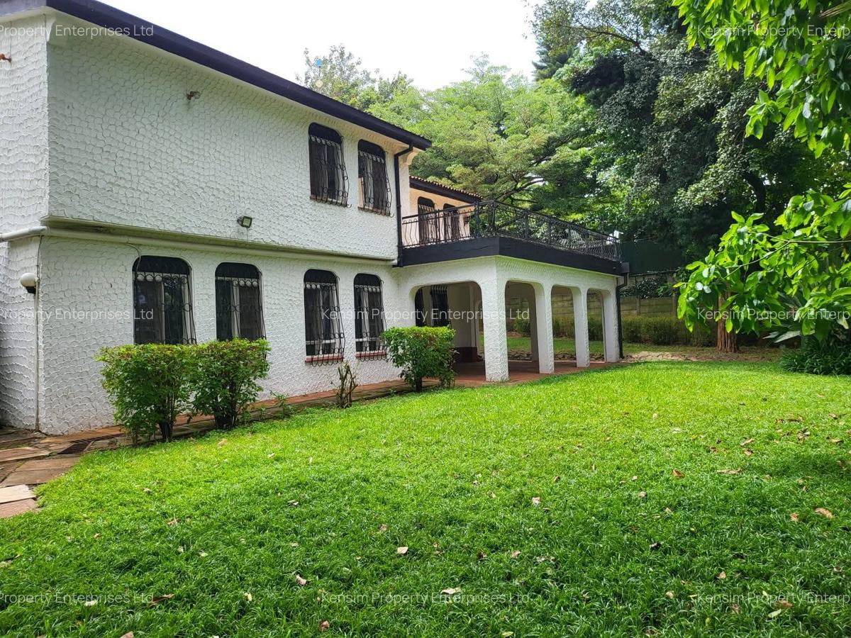 4 Bed House with En Suite in Hill View - 16