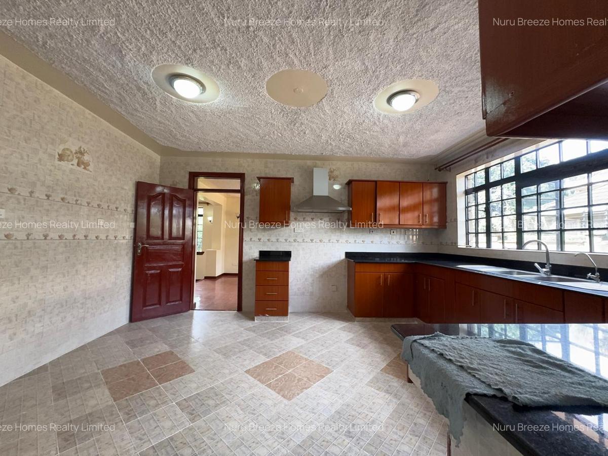 6 Bed House with En Suite in Runda - 15
