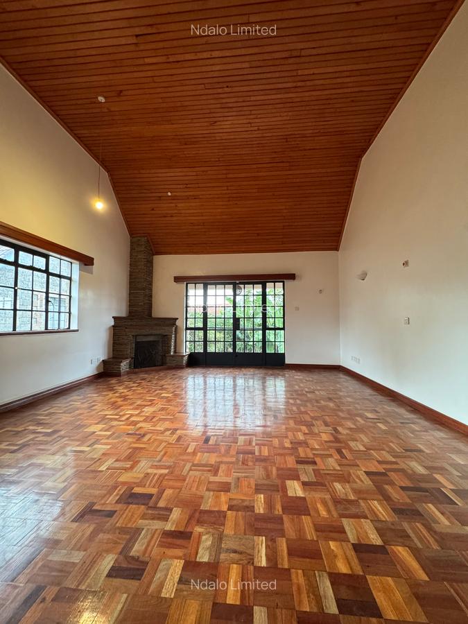 5 Bed Townhouse with En Suite at Lavington - 11