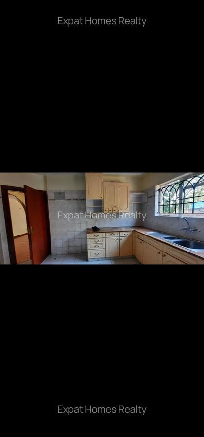 4 Bed House in Lavington - 7