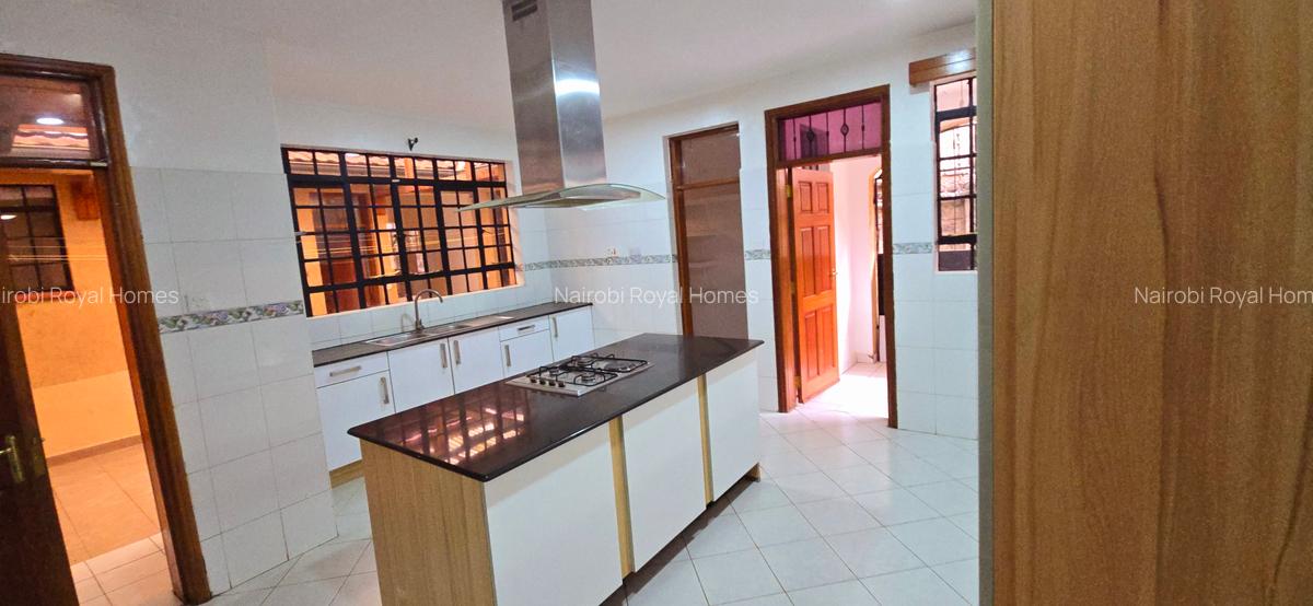 5 Bed Townhouse with En Suite at Lavington Green - 8