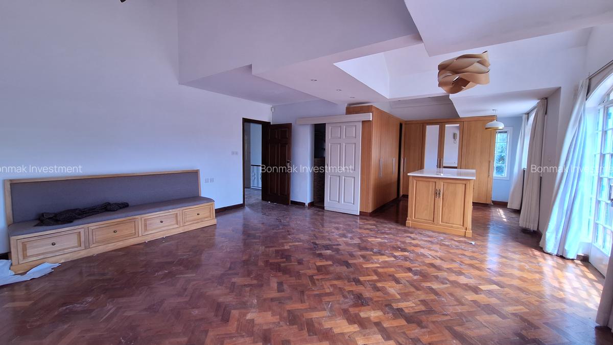 4 Bed Townhouse with En Suite at Old Runda - 10