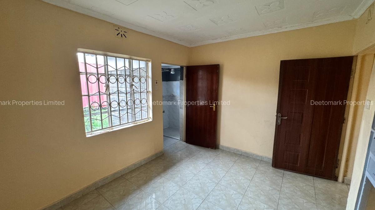 4 Bed House with En Suite at Karen End - 15