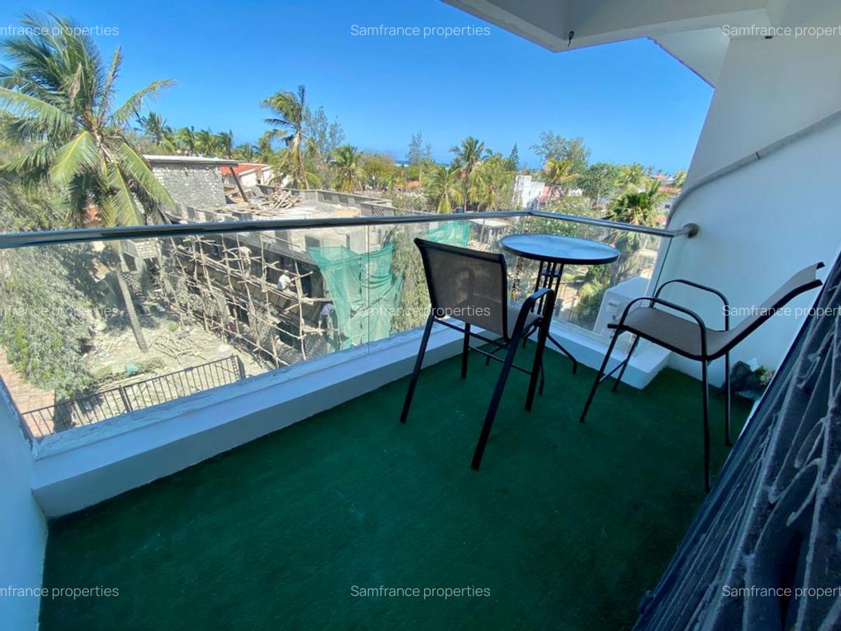 3 Bed Apartment with En Suite at 1St Avanue - 4
