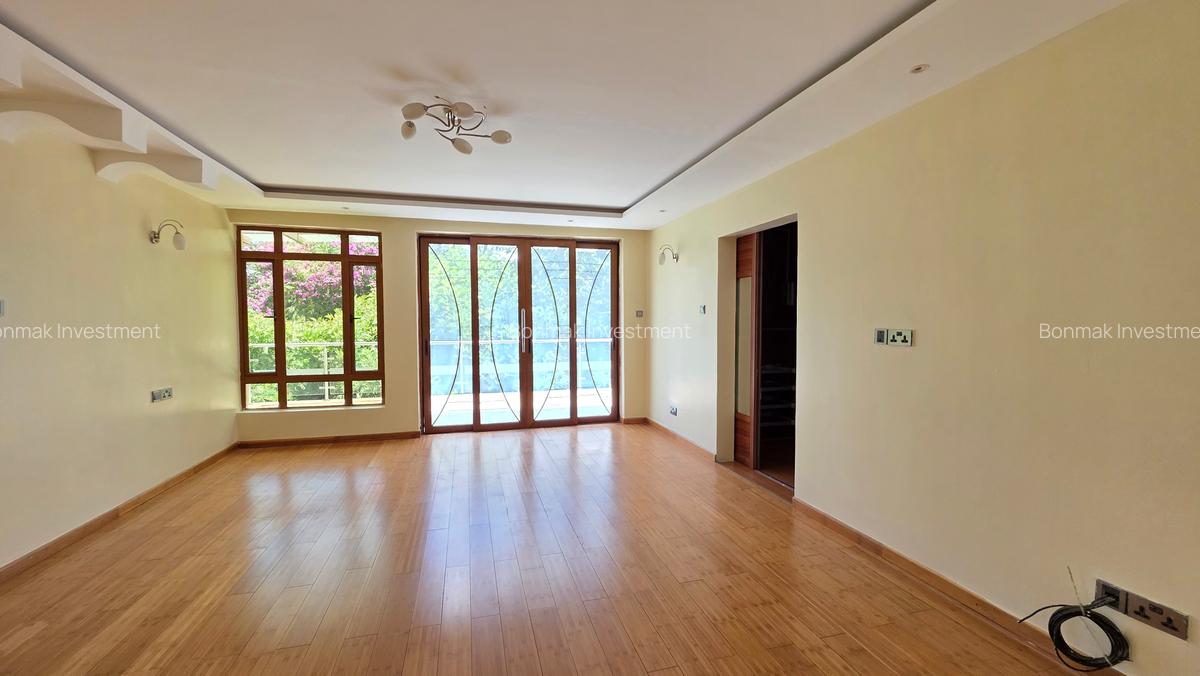 5 Bed Townhouse with En Suite at Lavington Green - 13
