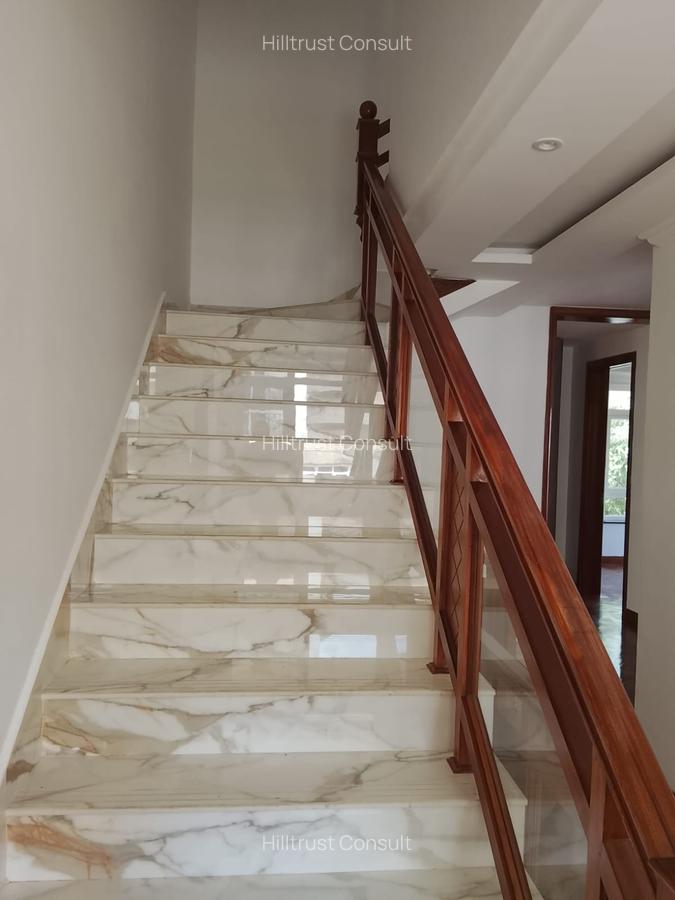 5 Bed Townhouse with En Suite in Lavington - 10
