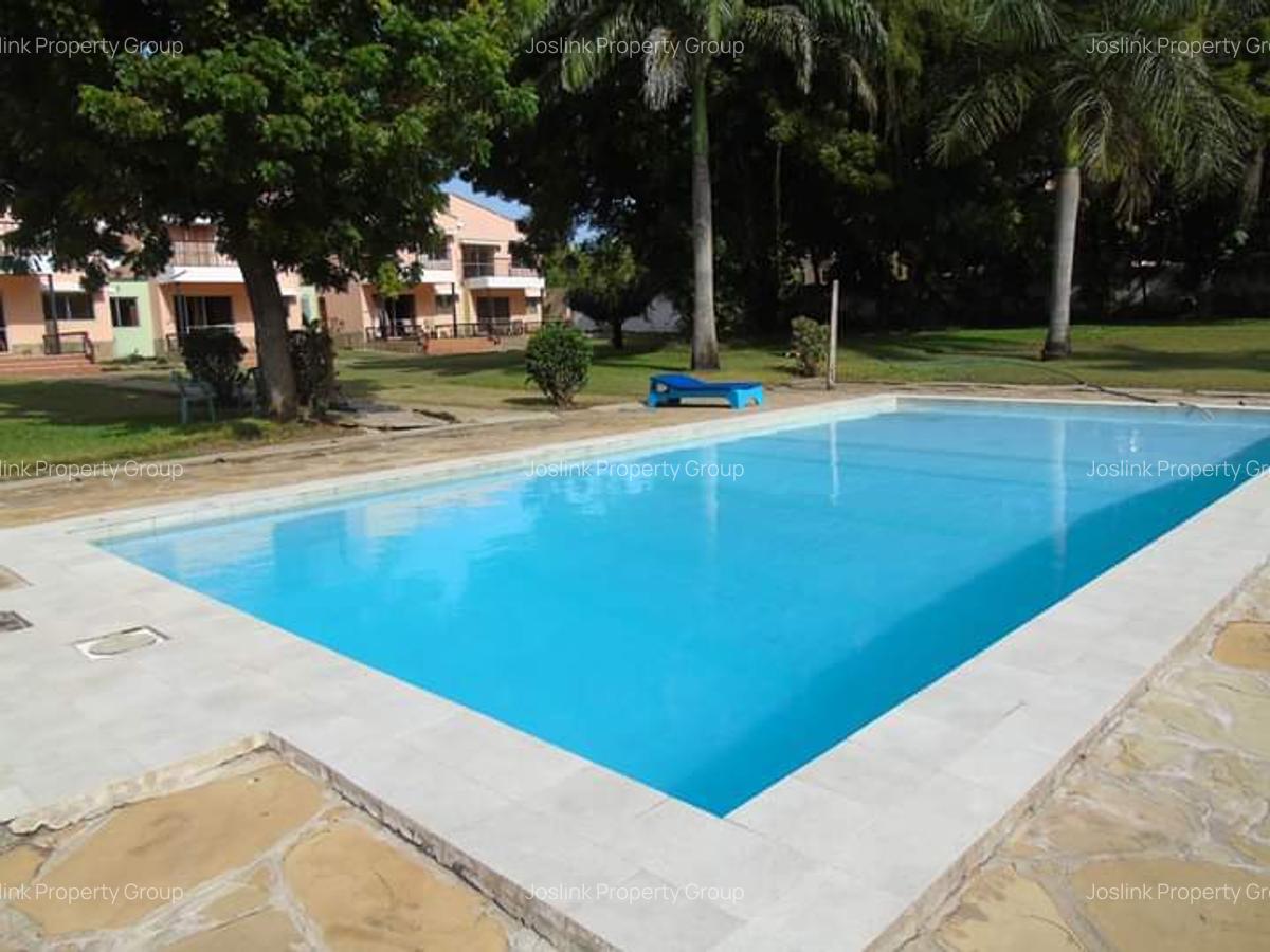 Serviced 3 Bed Apartment with En Suite in Nyali Area - 10