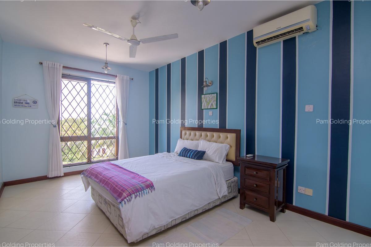 4 Bed Apartment with Swimming Pool at Links Road - 10