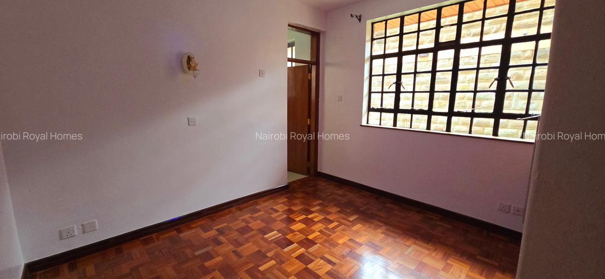 5 Bed Townhouse with En Suite at Lavington Road - 12