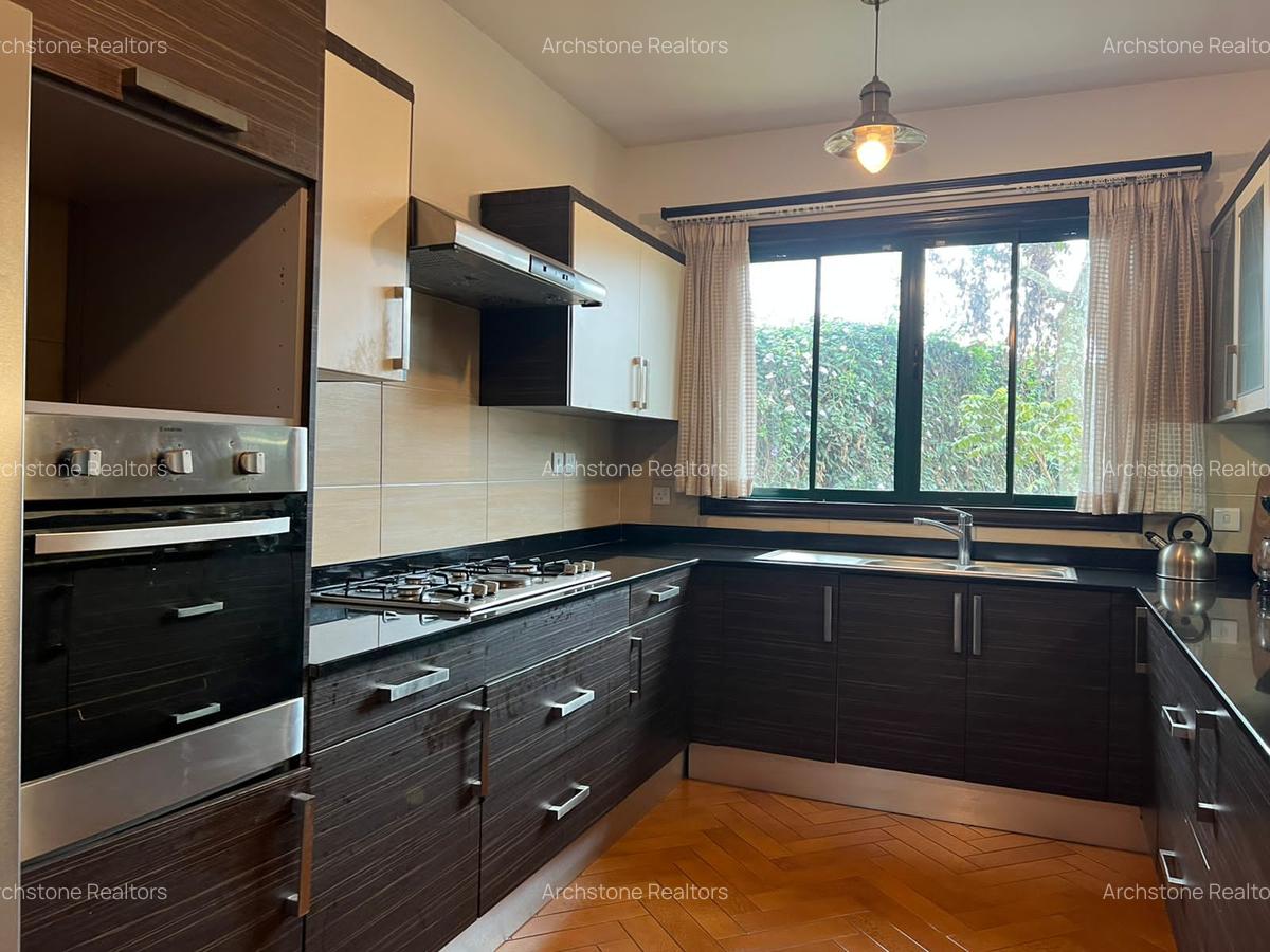 4 Bed Villa with En Suite in Kyuna - 15