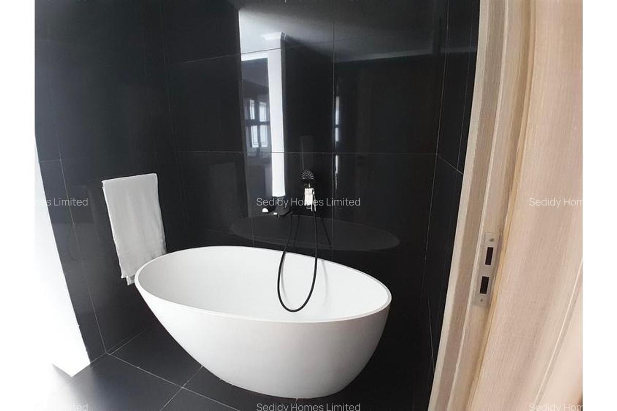 5 Bed Villa with En Suite in Runda - 14