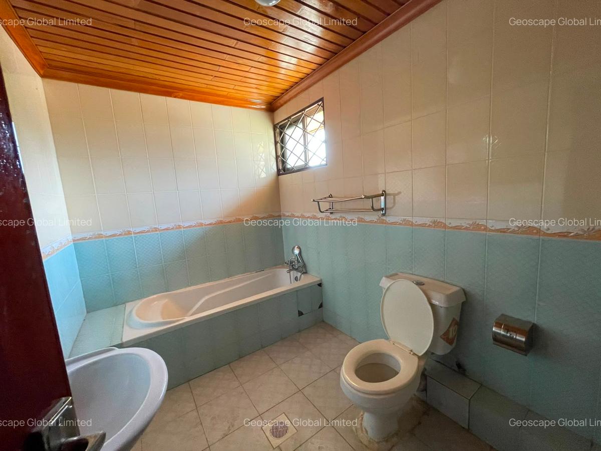 4 Bed Apartment with En Suite in Riverside - 11