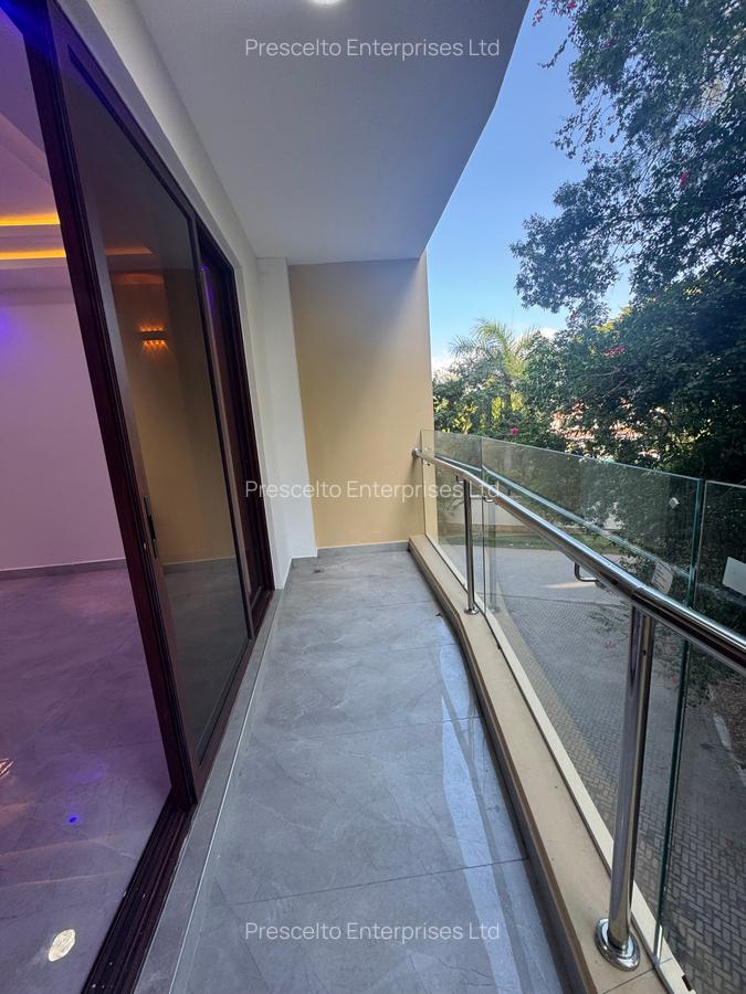 3 Bed Apartment with En Suite at Off Links Road - 4