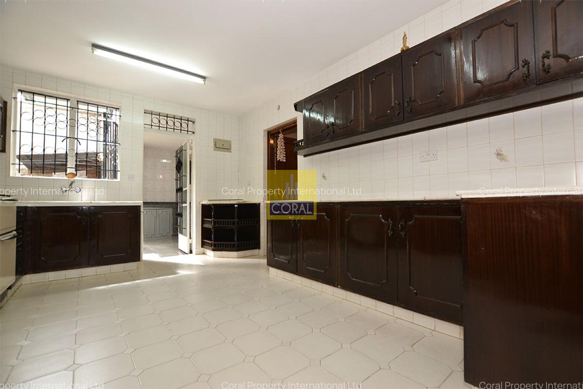 4 Bed Apartment with Parking in Westlands Area - 11