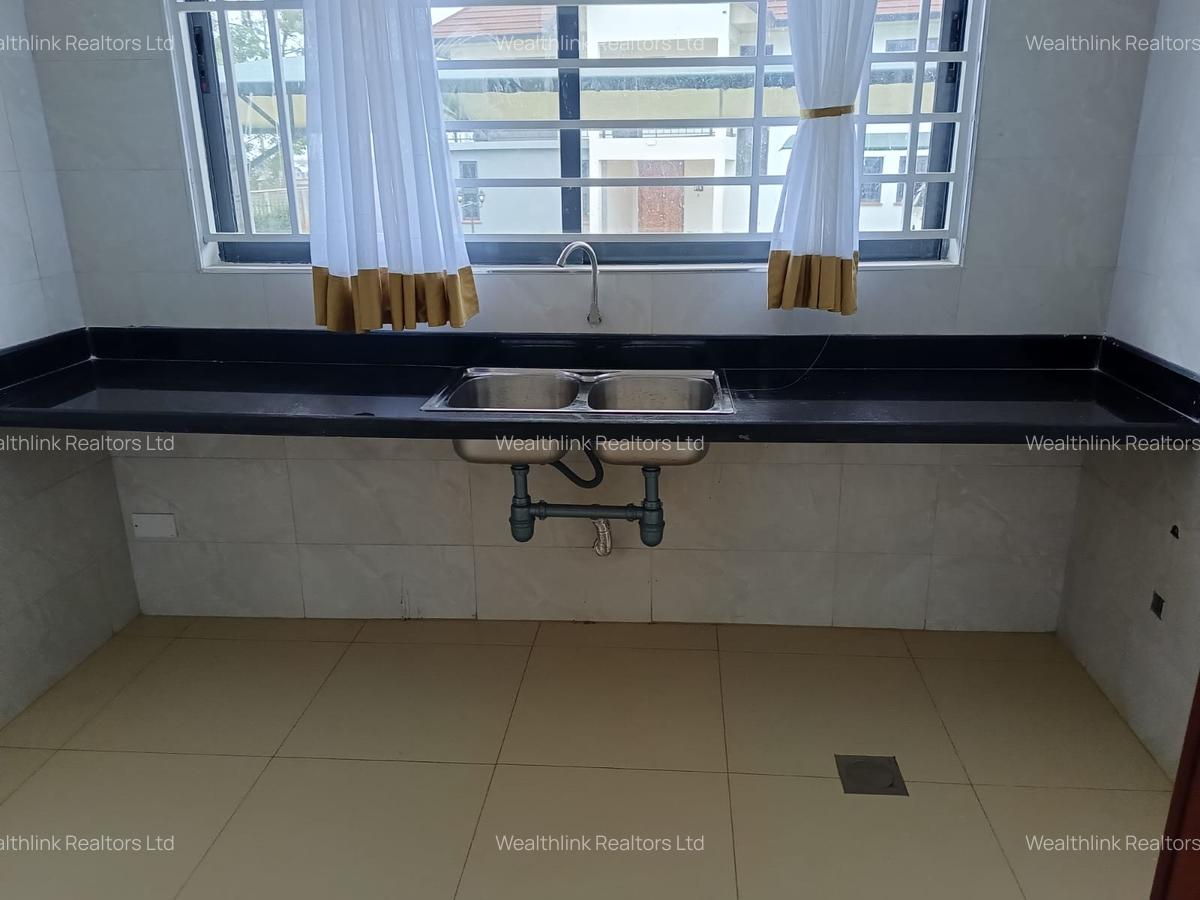 4 Bed Townhouse with En Suite at Impala Paradise - 13