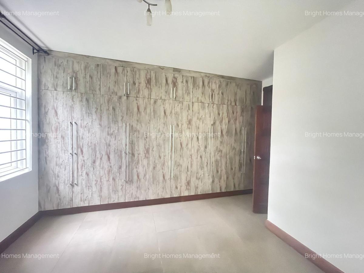 5 Bed Villa with En Suite in Rosslyn - 13