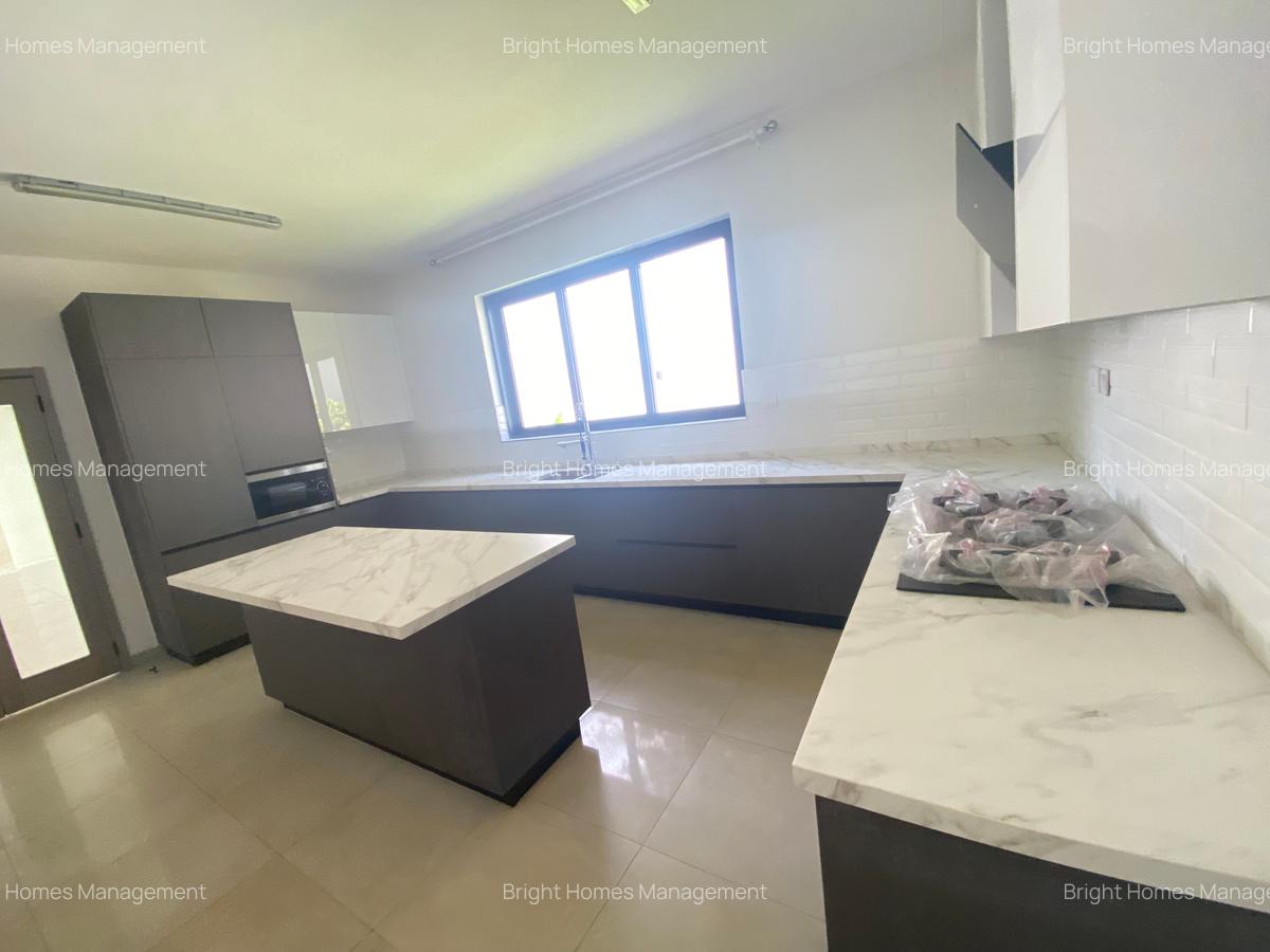 5 Bed Townhouse with En Suite in Lavington - 9