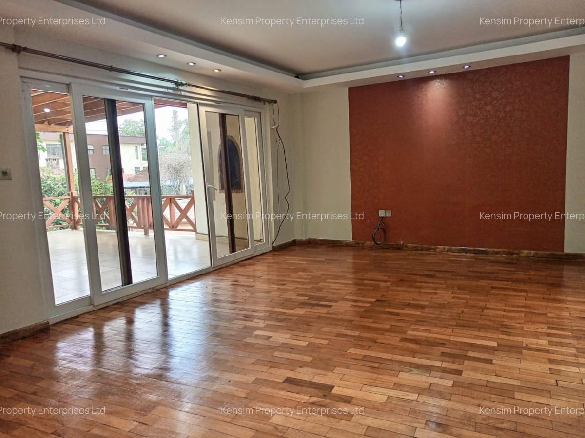 5 Bed Townhouse with En Suite in Lavington - 3
