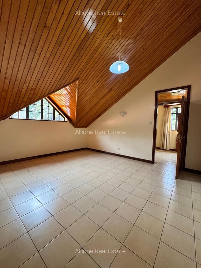 4 Bed House at Near Giraffe Centre - 16