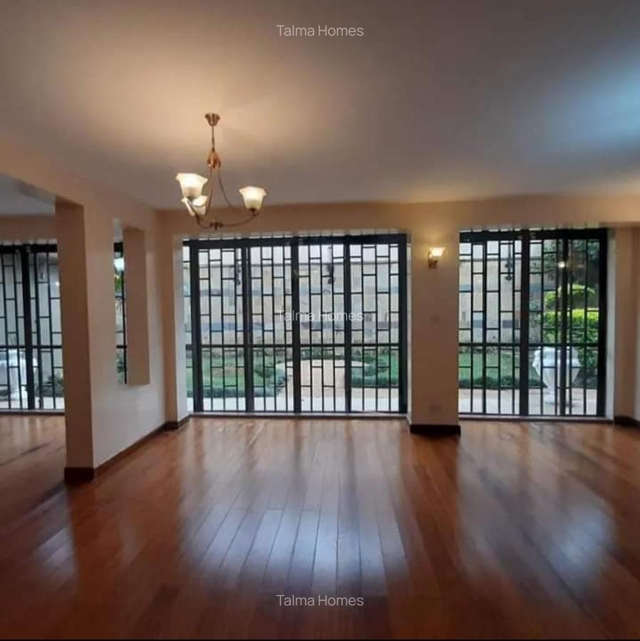 5 Bed Townhouse with En Suite at Lavington - 7